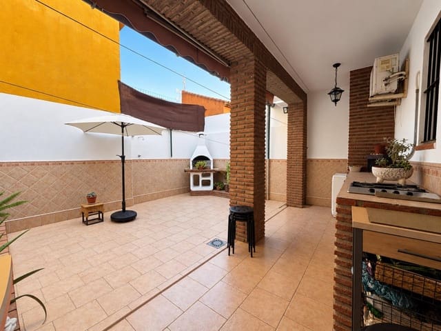 3 soveværelse Rækkehus til salg i La Línea de la Concepción med garage - € 265.000 (Ref: 10089735)