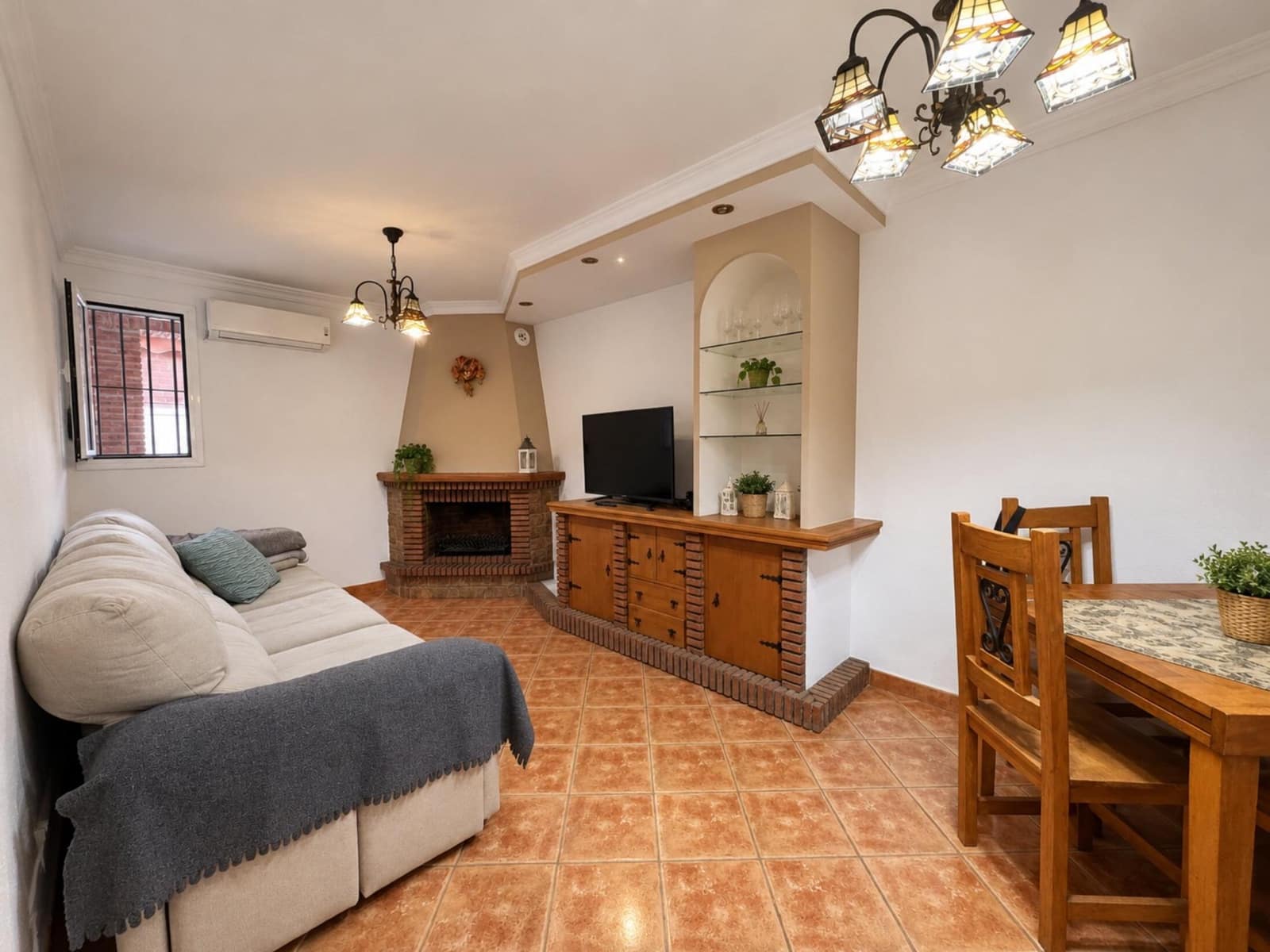 3 sovrum Radhus till salu i La Linea de la Concepcion med garage - 265 000 € (Ref: 10089735)