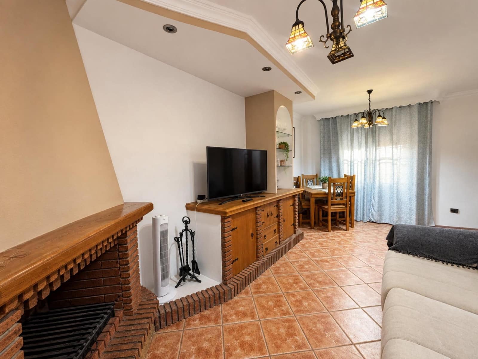 3 sovrum Radhus till salu i La Linea de la Concepcion med garage - 265 000 € (Ref: 10089735)