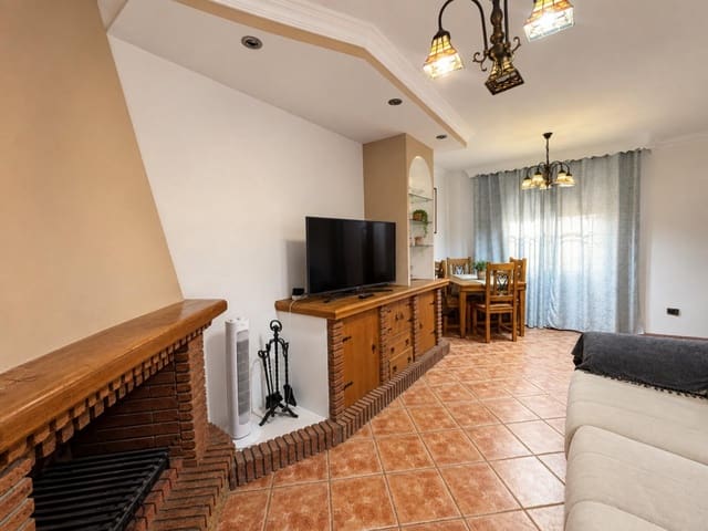 3 soveværelse Rækkehus til salg i La Línea de la Concepción med garage - € 265.000 (Ref: 10089735)