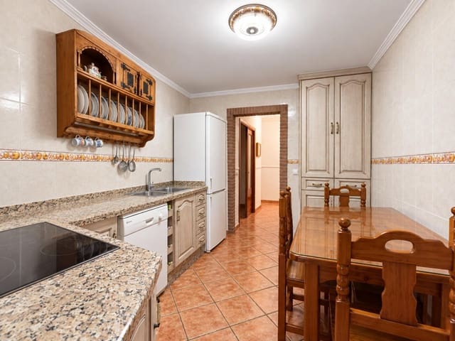 3 soveværelse Rækkehus til salg i La Línea de la Concepción med garage - € 265.000 (Ref: 10089735)