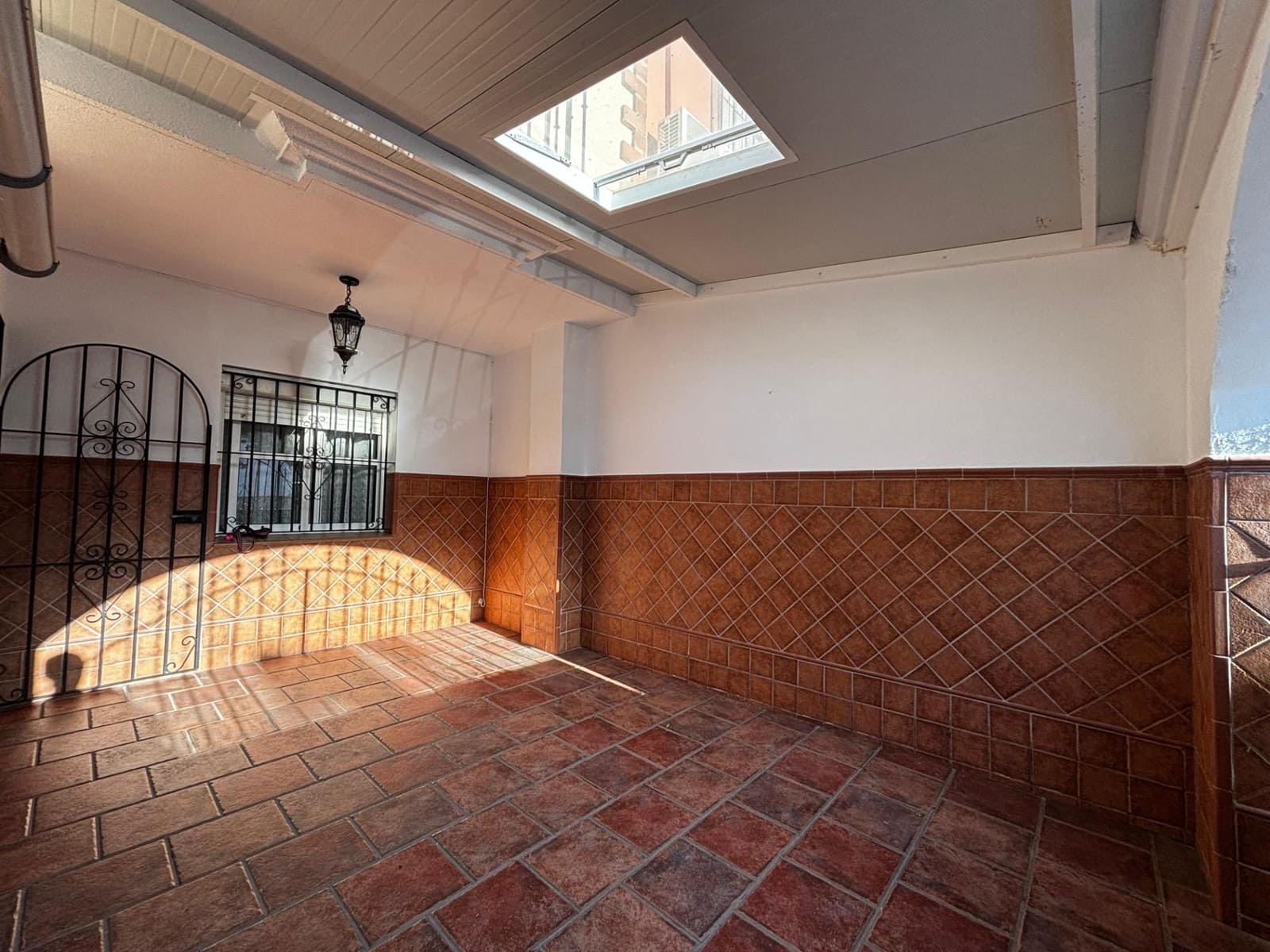 3 sovrum Radhus till salu i La Linea de la Concepcion med garage - 265 000 € (Ref: 10089735)