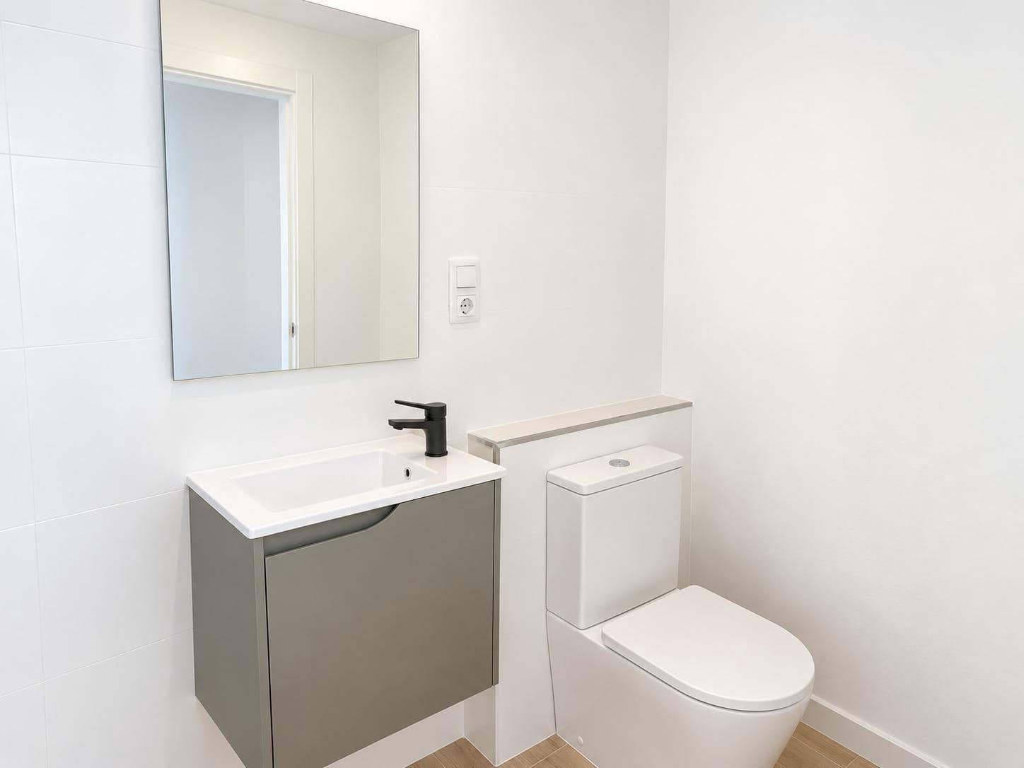 1 camera da letto Commerciale in vendita in La Linea de la Concepcion - 105.445 € (Rif: 10102636)