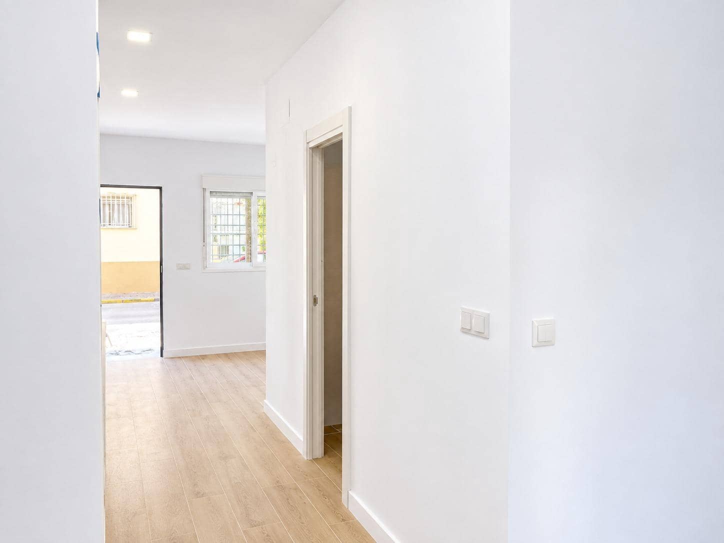 1 camera da letto Commerciale in vendita in La Linea de la Concepcion - 105.445 € (Rif: 10102636)