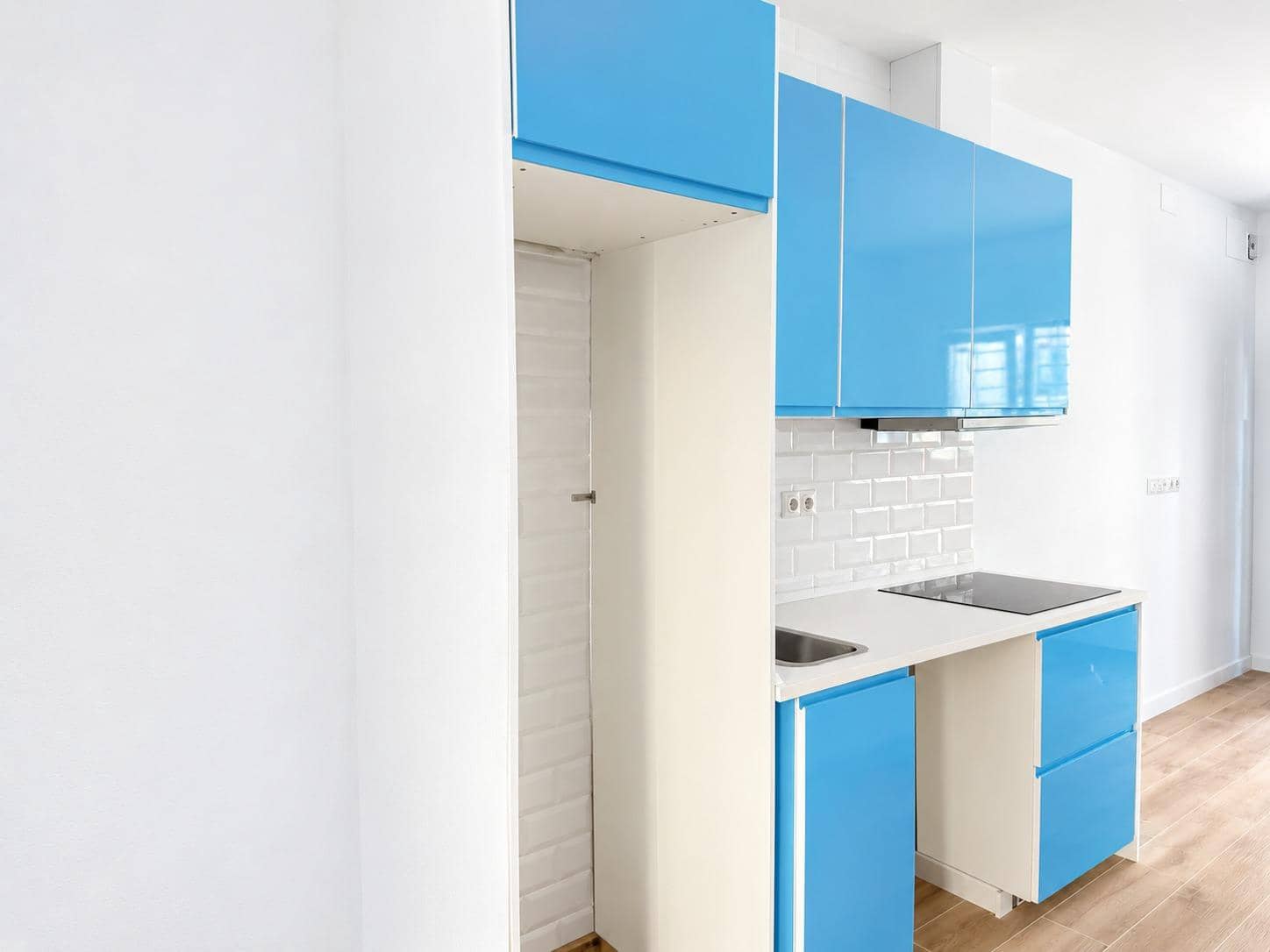 1 camera da letto Commerciale in vendita in La Linea de la Concepcion - 105.445 € (Rif: 10102636)