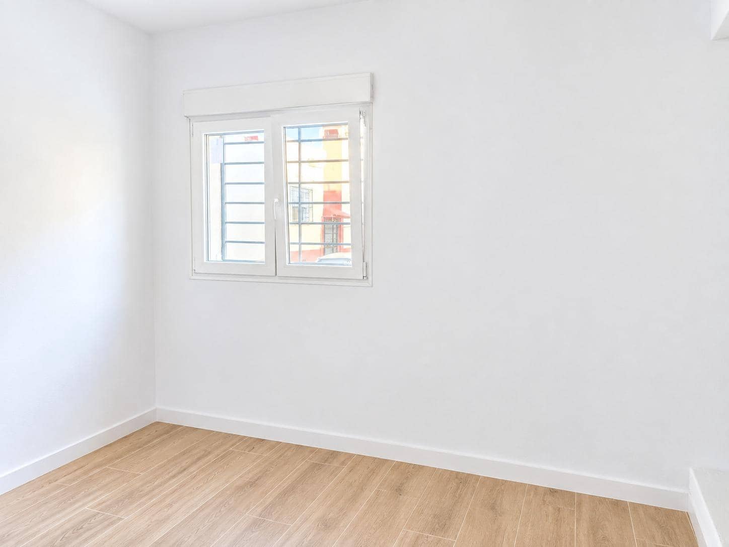 1 camera da letto Commerciale in vendita in La Linea de la Concepcion - 105.445 € (Rif: 10102636)