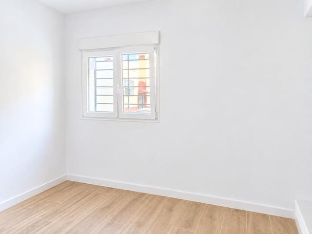 1 camera da letto Commerciale in vendita in La Línea de la Concepción - 105.445 € (Rif: 10102636)