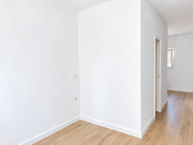 1 camera da letto Commerciale in vendita in La Línea de la Concepción - 105.445 € (Rif: 10102636)