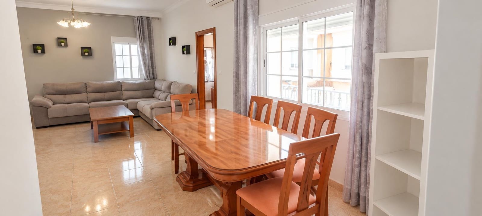 2 soveværelse Lejlighed til salg i La Linea de la Concepcion - € 210.000 (Ref: 10129524)