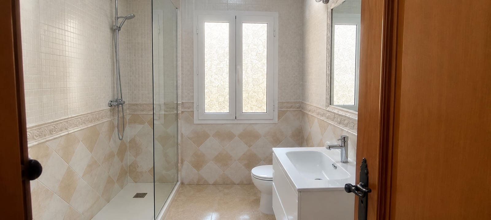 2 soveværelse Lejlighed til salg i La Linea de la Concepcion - € 210.000 (Ref: 10129524)