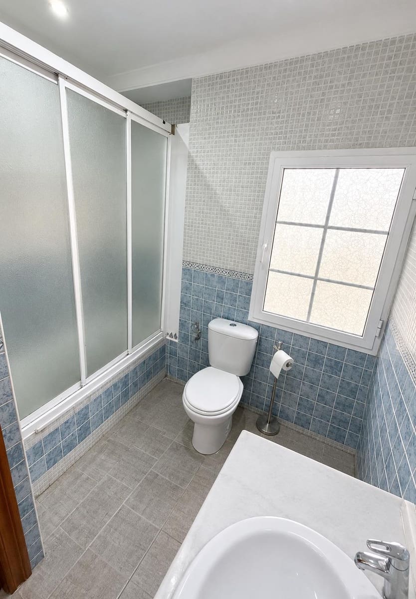 2 bedroom Flat for sale in La Linea de la Concepcion - € 210,000 (Ref: 10129524)