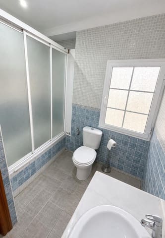 2 soveværelse Lejlighed til salg i La Línea de la Concepción - € 210.000 (Ref: 10129524)