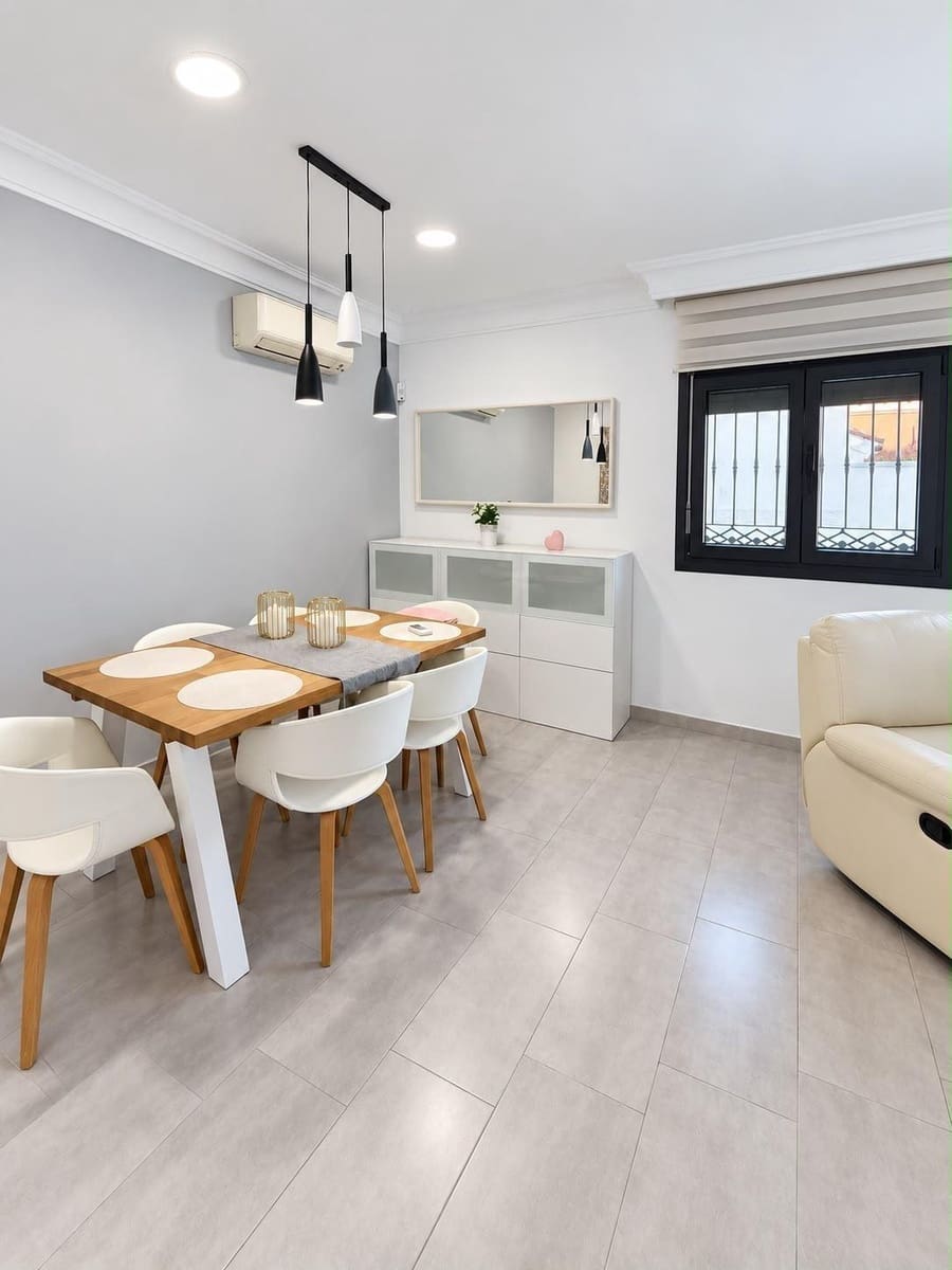 4 bedroom Villa for sale in Algeciras with pool garage - € 467,000 (Ref: 10132036)