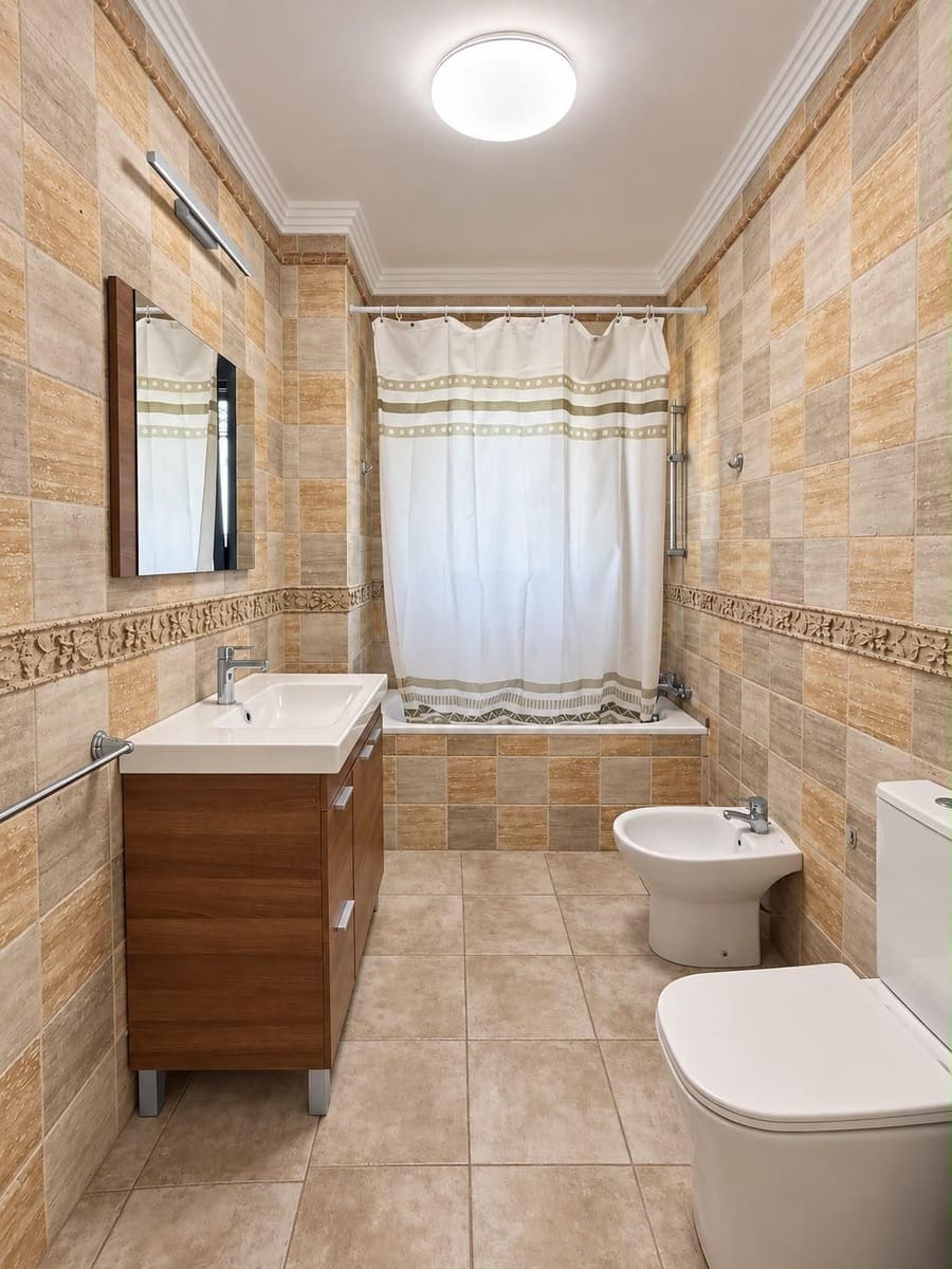 4 bedroom Villa for sale in Algeciras with pool garage - € 467,000 (Ref: 10132036)