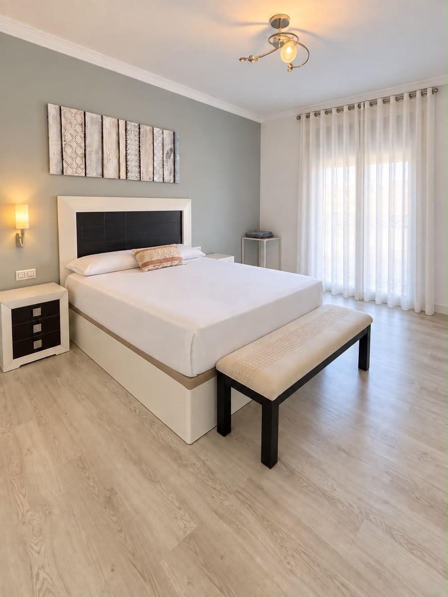 4 bedroom Villa for sale in Algeciras with pool garage - € 467,000 (Ref: 10132036)