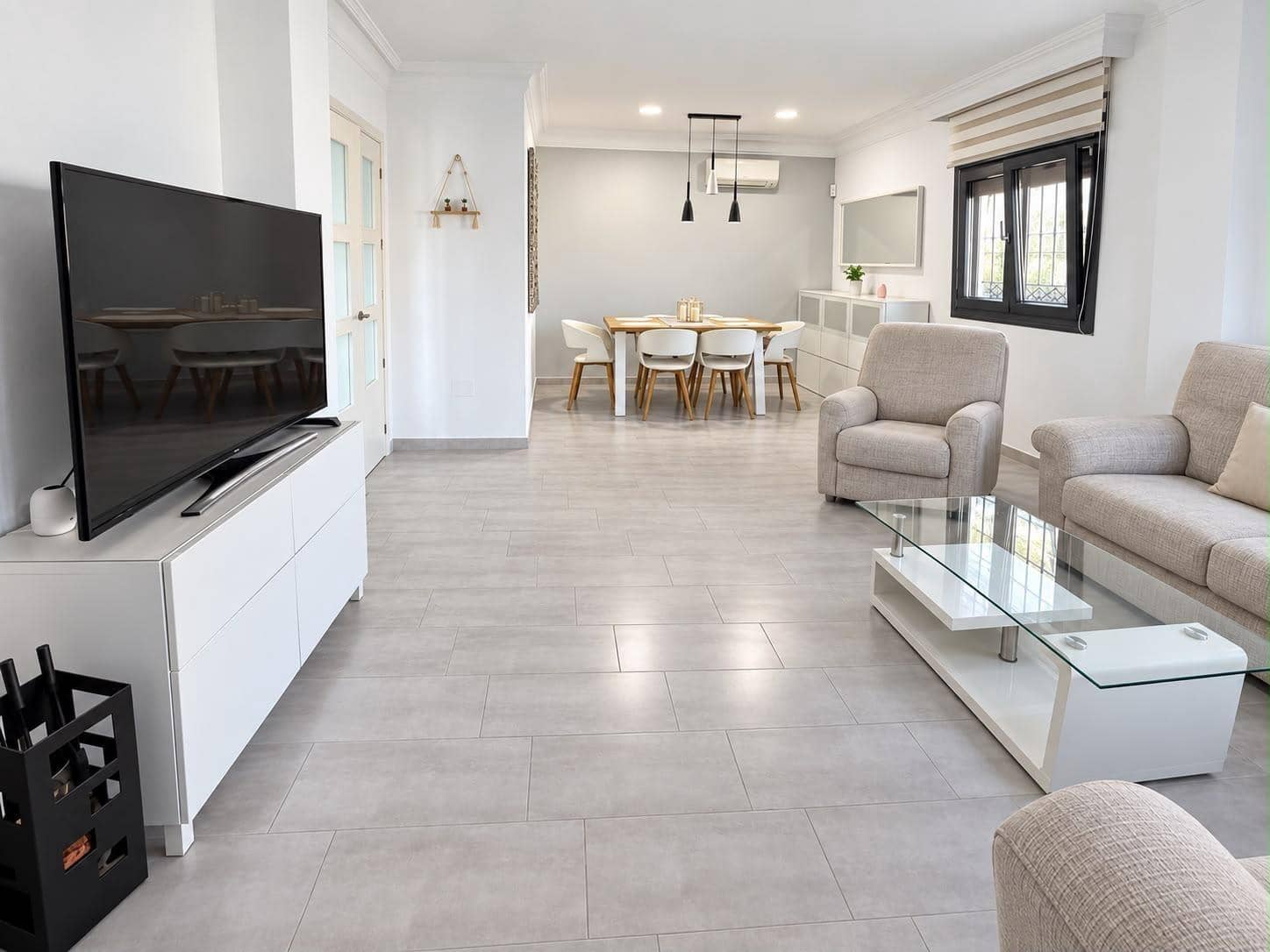 4 bedroom Villa for sale in Algeciras with pool garage - € 467,000 (Ref: 10132036)