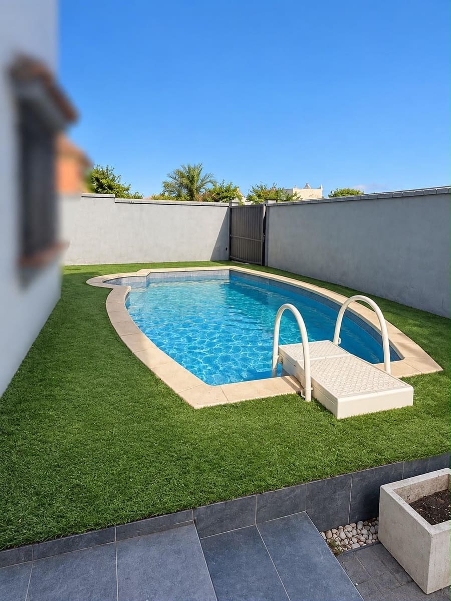 4 bedroom Villa for sale in Algeciras with pool garage - € 467,000 (Ref: 10132036)