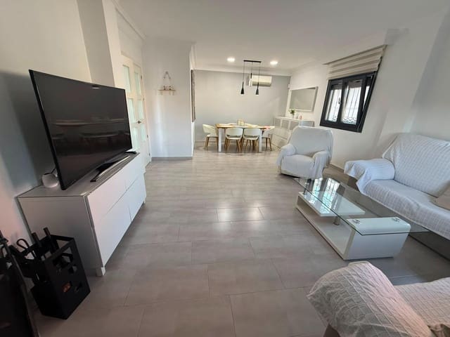 4 Zimmer Villa zu verkaufen in Algeciras mit Pool Garage - 467.000 € (Ref: 10132036)