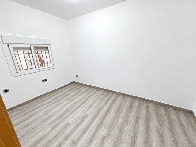 2 makuuhuone Asunto myytävänä paikassa La Línea de la Concepción - 160 000 € (Ref: 10155309)