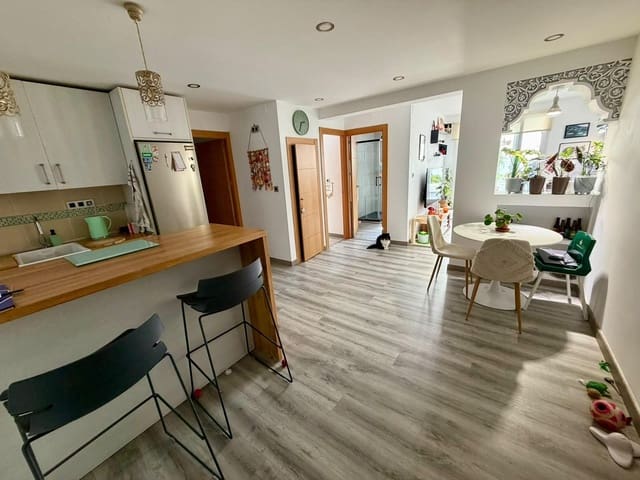 2 makuuhuone Asunto myytävänä paikassa La Línea de la Concepción - 160 000 € (Ref: 10155309)