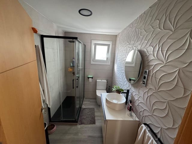 2 makuuhuone Asunto myytävänä paikassa La Línea de la Concepción - 160 000 € (Ref: 10155309)