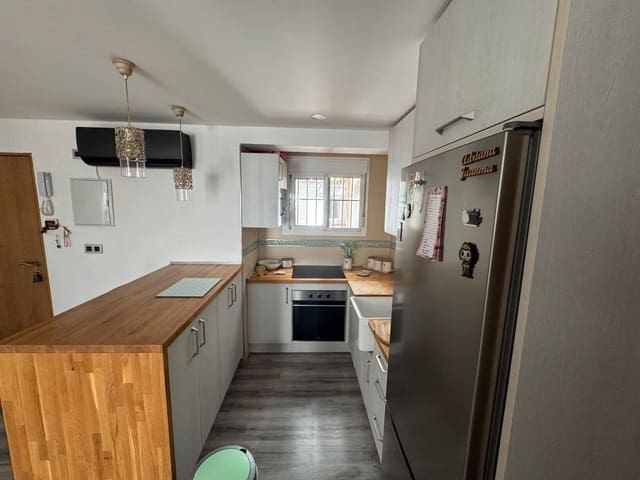 2 makuuhuone Asunto myytävänä paikassa La Línea de la Concepción - 160 000 € (Ref: 10155309)