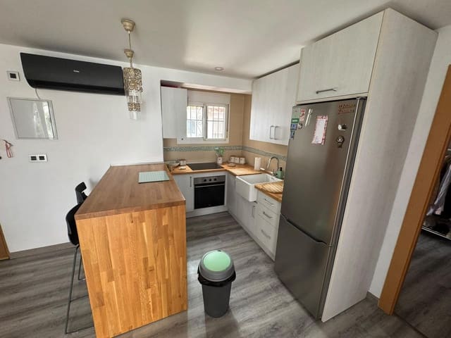 2 makuuhuone Asunto myytävänä paikassa La Línea de la Concepción - 160 000 € (Ref: 10155309)