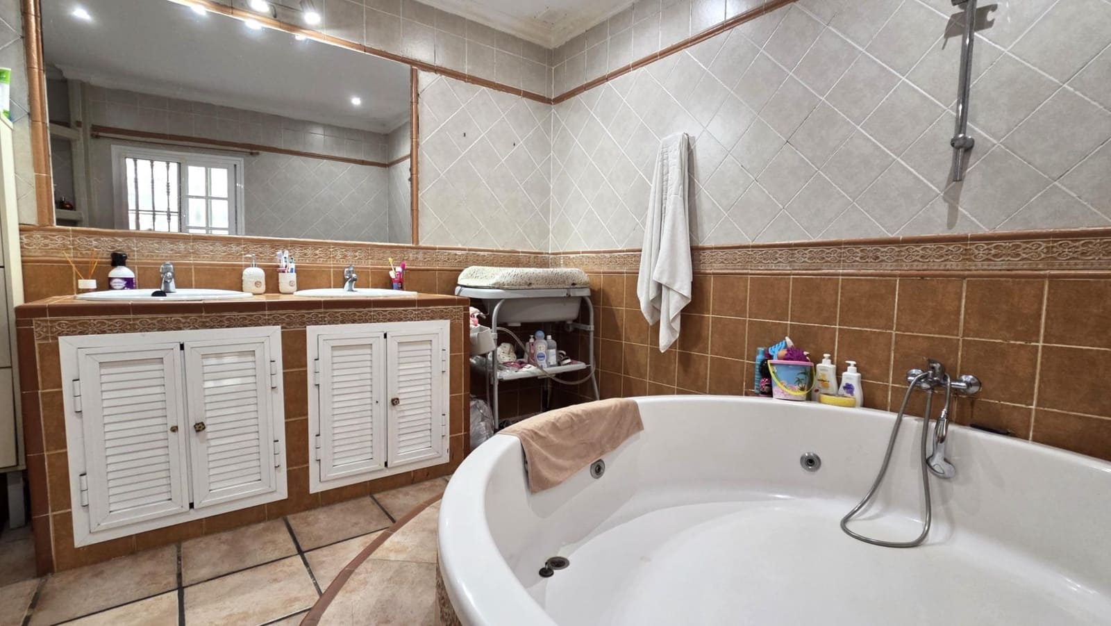 3 bedroom Terraced Villa for sale in La Linea de la Concepcion - € 230,000 (Ref: 10165070)