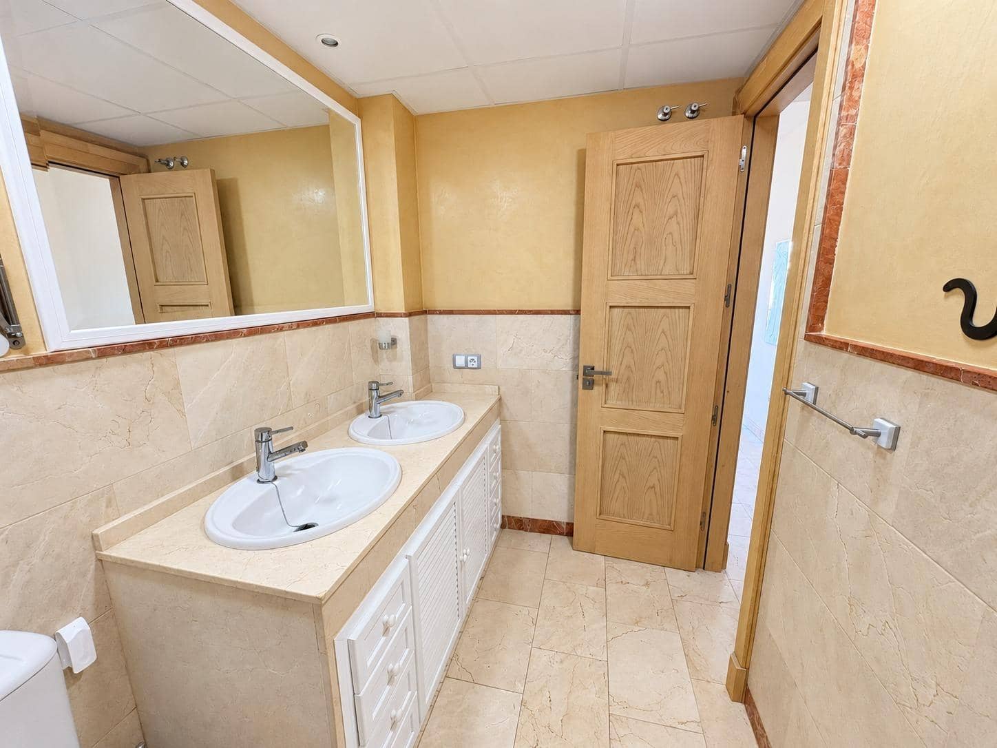 3 slaapkamer Flat te koop in Los Barrios met zwembad garage - € 283.000 (Ref: 10171728)