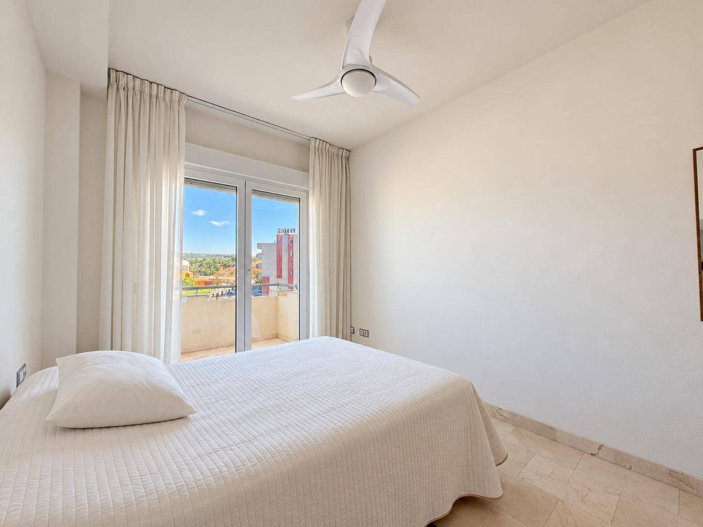 3 slaapkamer Flat te koop in Los Barrios met zwembad garage - € 283.000 (Ref: 10171728)