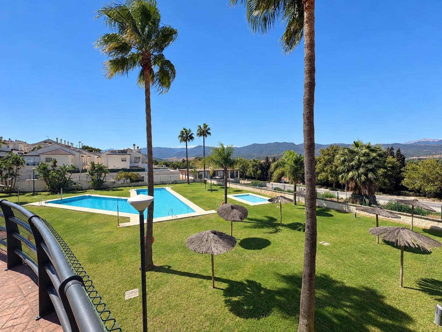 3 slaapkamer Flat te koop in Los Barrios met zwembad garage - € 283.000 (Ref: 10171728)