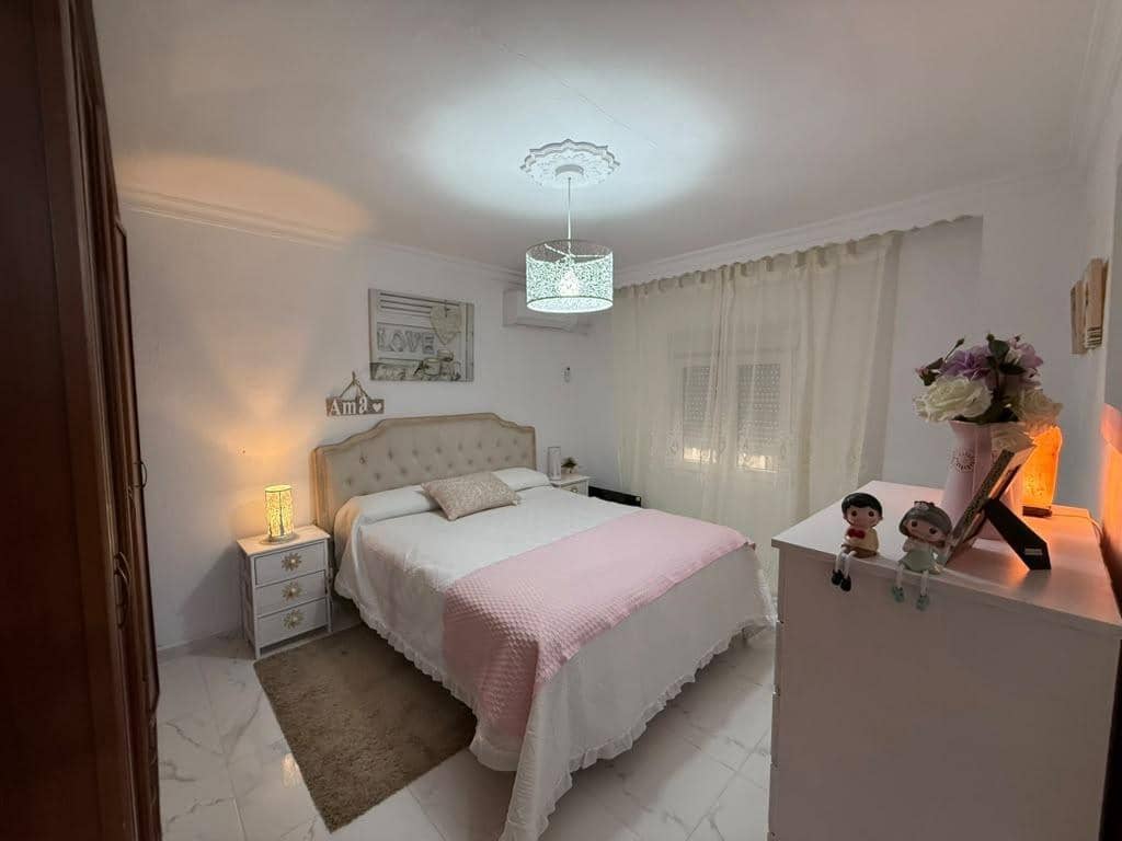 3 makuuhuone Asunto myytävänä paikassa La Linea de la Concepcion - 162 500 € (Ref: 10187127)