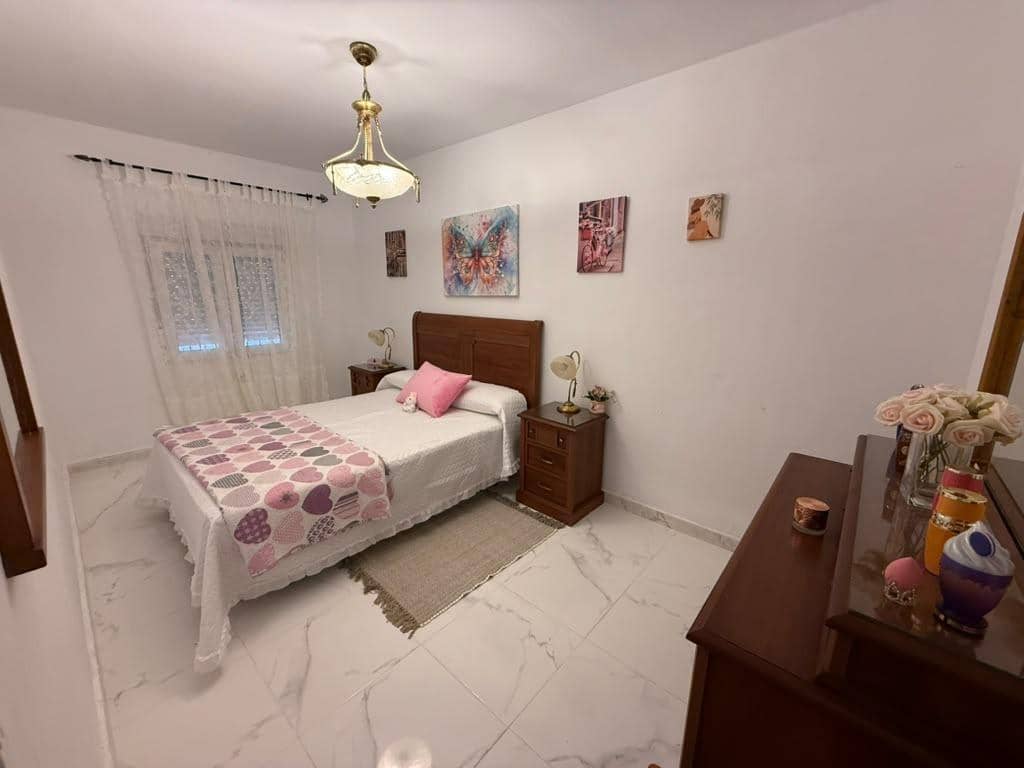 3 makuuhuone Asunto myytävänä paikassa La Linea de la Concepcion - 162 500 € (Ref: 10187127)