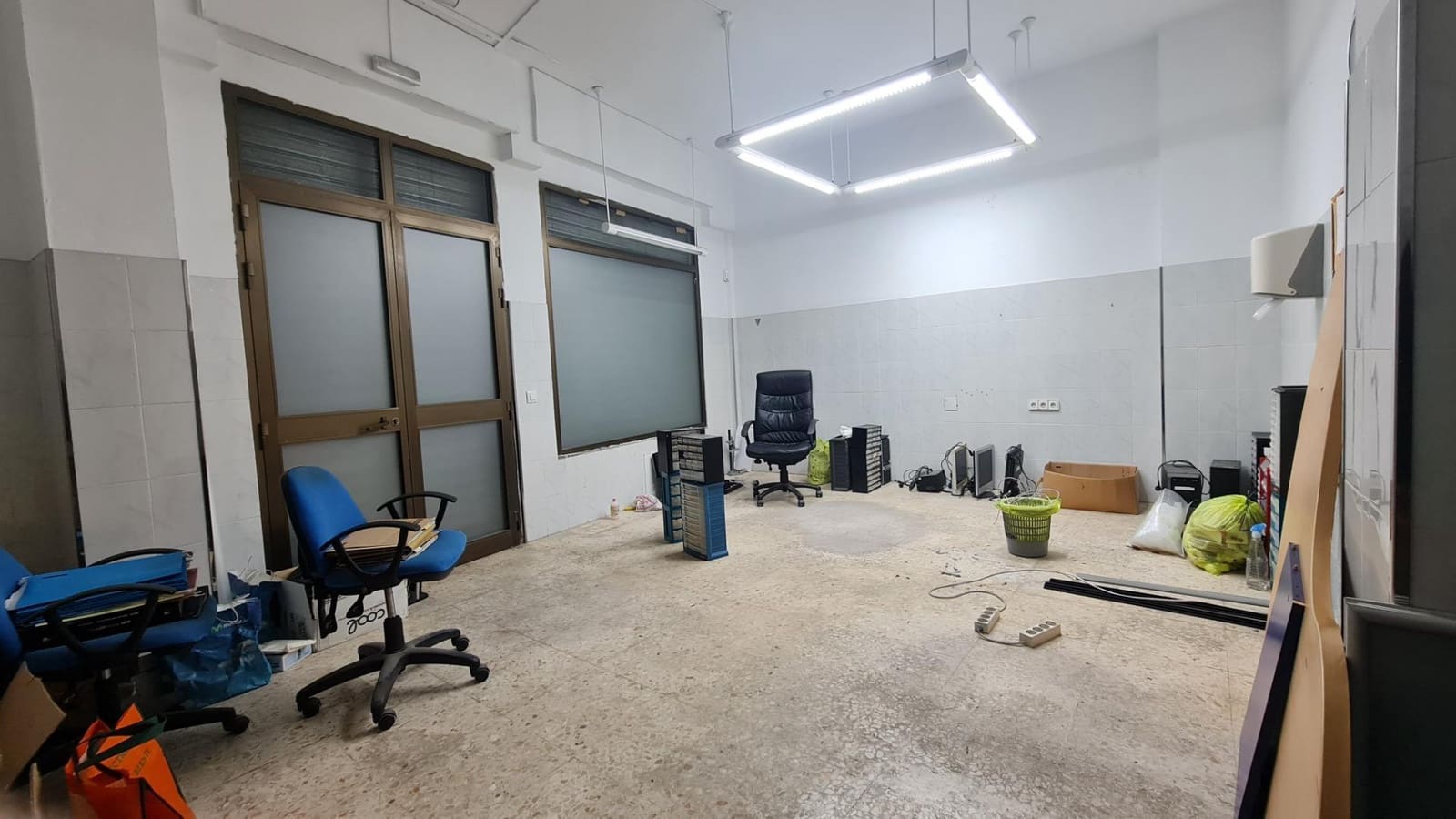 Commercieel te koop in La Linea de la Concepcion - € 195.000 (Ref: 7980589)