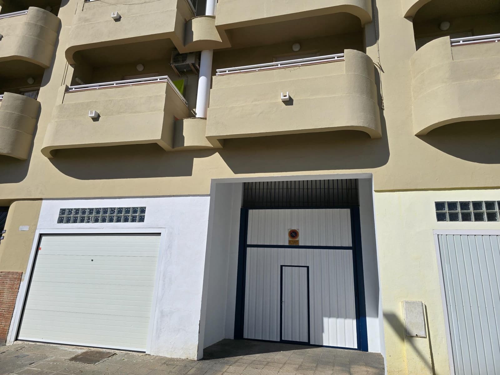 Garage til salg i La Linea de la Concepcion - € 10.500 (Ref: 8377734)