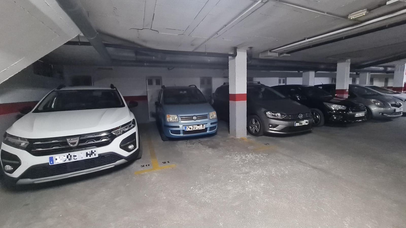 Garage til salg i La Linea de la Concepcion - € 24.000 (Ref: 8480891)