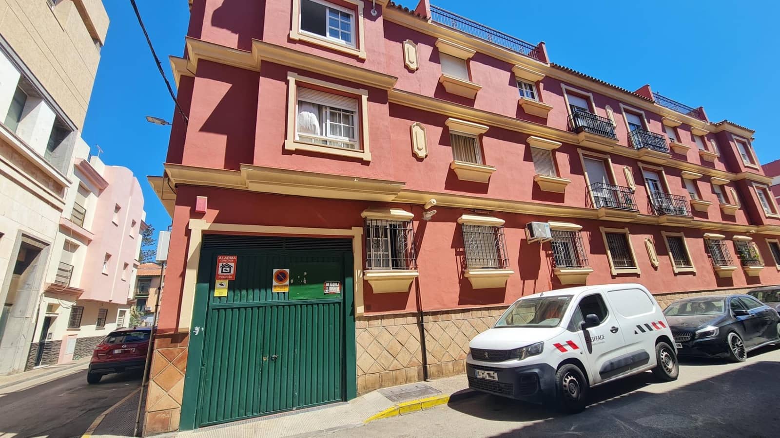Garage til salg i La Linea de la Concepcion - € 24.000 (Ref: 8480891)