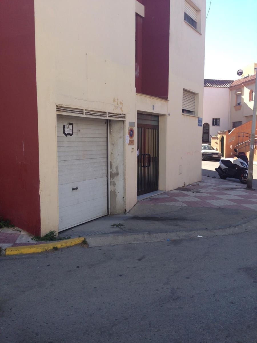 Garage til salg i La Linea de la Concepcion - € 17.000 (Ref: 8869623)