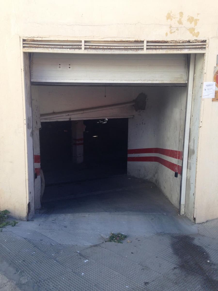 Garage til salg i La Linea de la Concepcion - € 17.000 (Ref: 8869623)