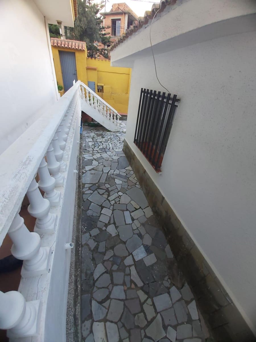 7 soveværelse Villa til salg i Algeciras - € 617.000 (Ref: 8915439)