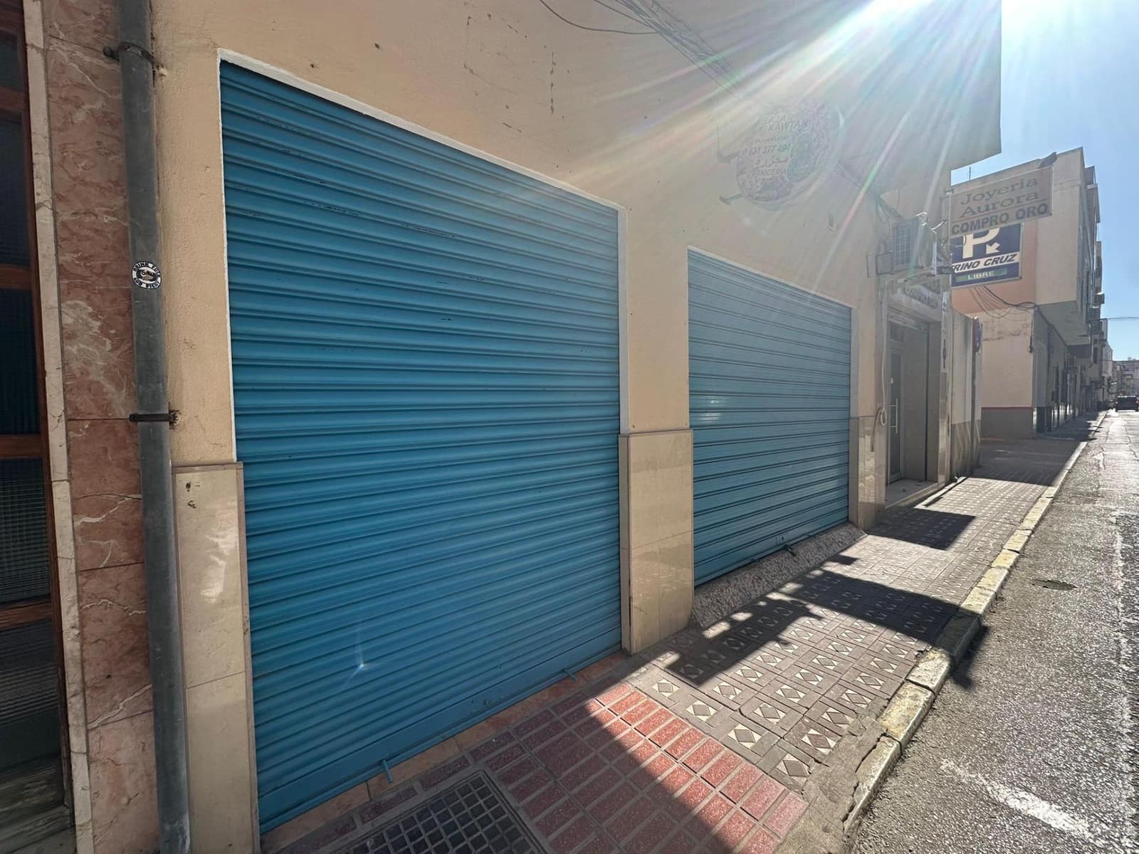 Gewerbe zu vermieten in La Linea de la Concepcion - 800 € (Ref: 9003638)