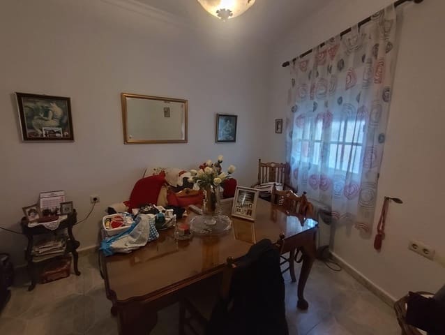 3 quarto Casa em Banda para venda em La Línea de la Concepción com garagem - 220 000 € (Ref: 9042192)