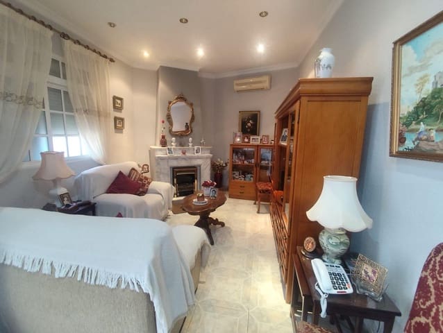 3 quarto Casa em Banda para venda em La Línea de la Concepción com garagem - 220 000 € (Ref: 9042192)