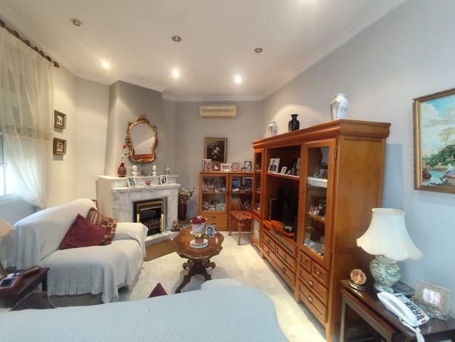 3 quarto Casa em Banda para venda em La Línea de la Concepción com garagem - 220 000 € (Ref: 9042192)