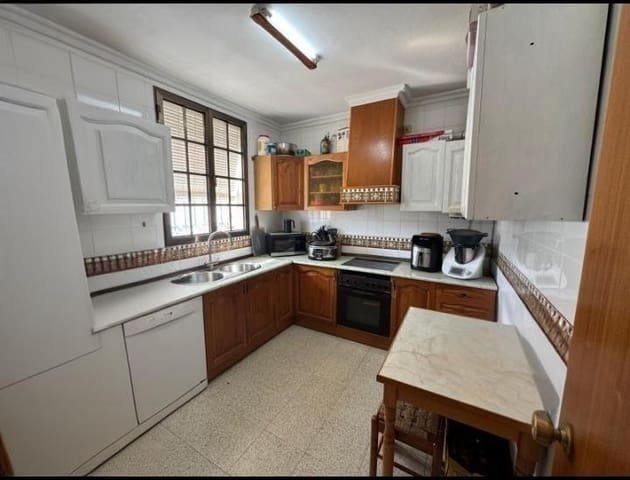 4 soveværelse Villa til salg i Sanlúcar de Barrameda med garage - € 389.000 (Ref: 9048728)