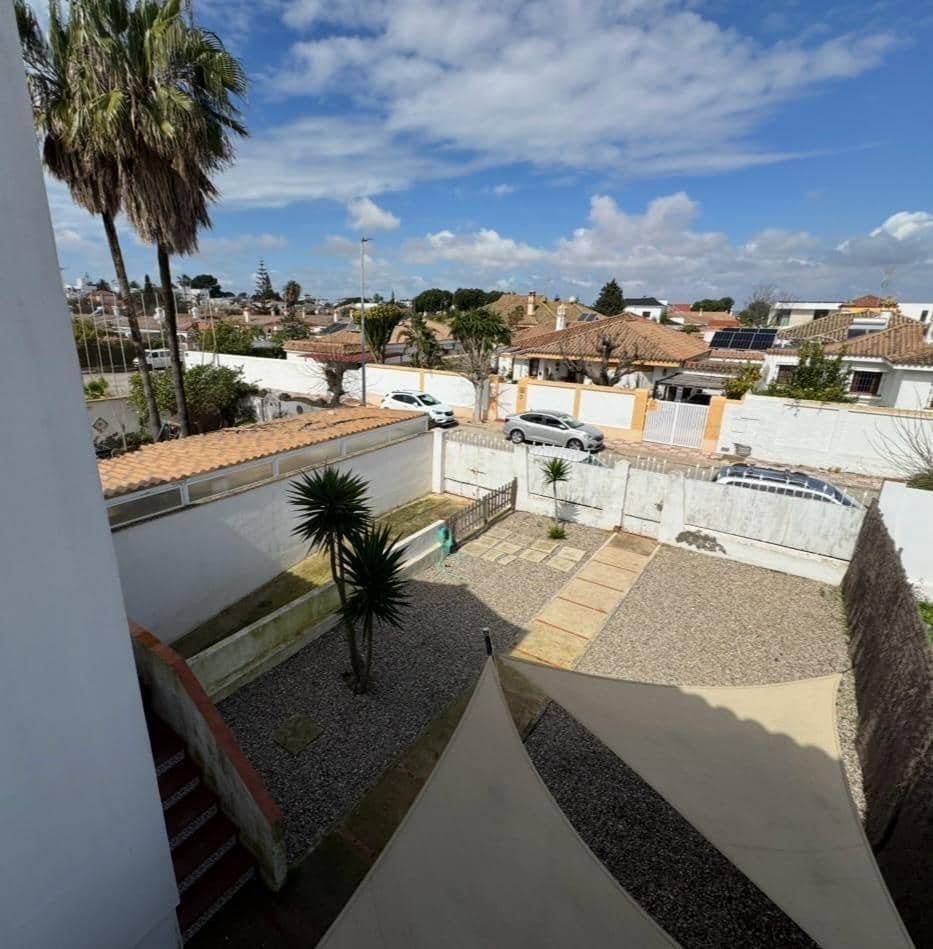 4 soveværelse Villa til salg i Sanlucar de Barrameda med garage - € 389.000 (Ref: 9048728)