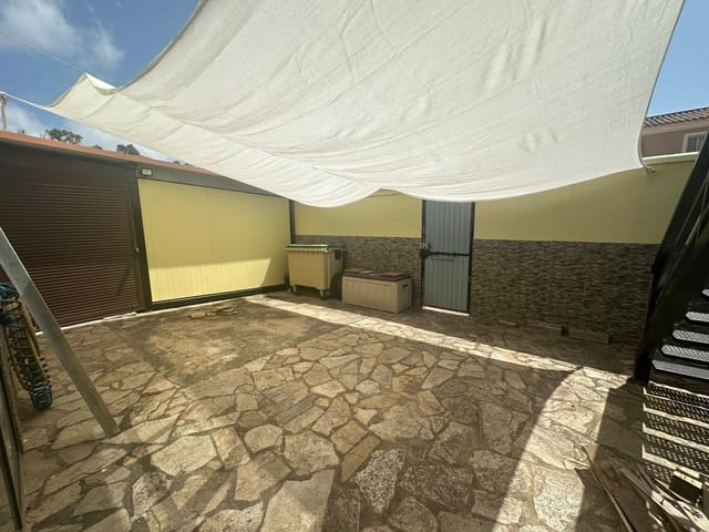 5 soveværelse Semi-Rækkehus til salg i Los Barrios - € 388.000 (Ref: 9106497)