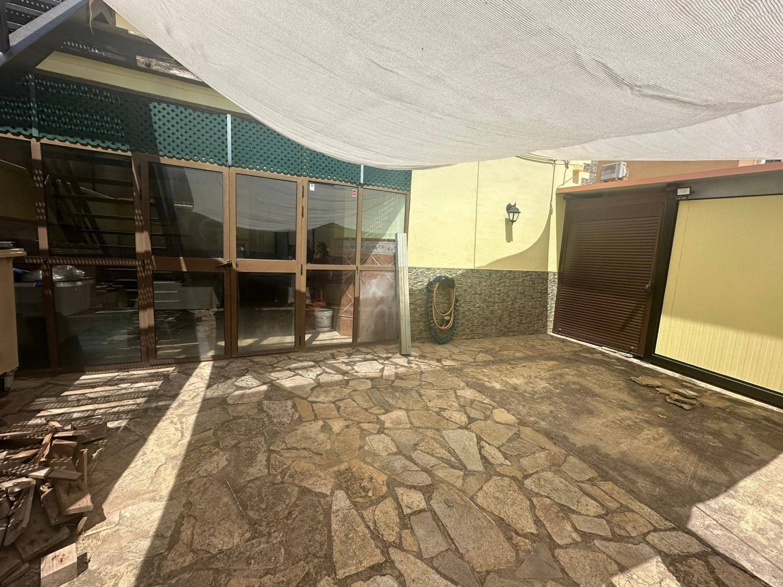 5 soveværelse Semi-Rækkehus til salg i Los Barrios - € 388.000 (Ref: 9106497)