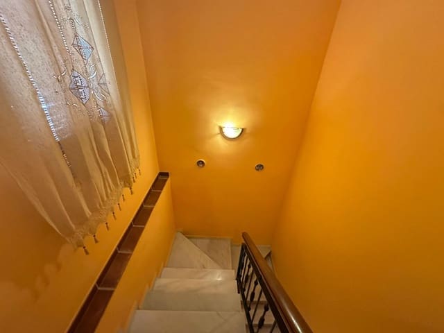 5 soveværelse Semi-Rækkehus til salg i Los Barrios - € 388.000 (Ref: 9106497)