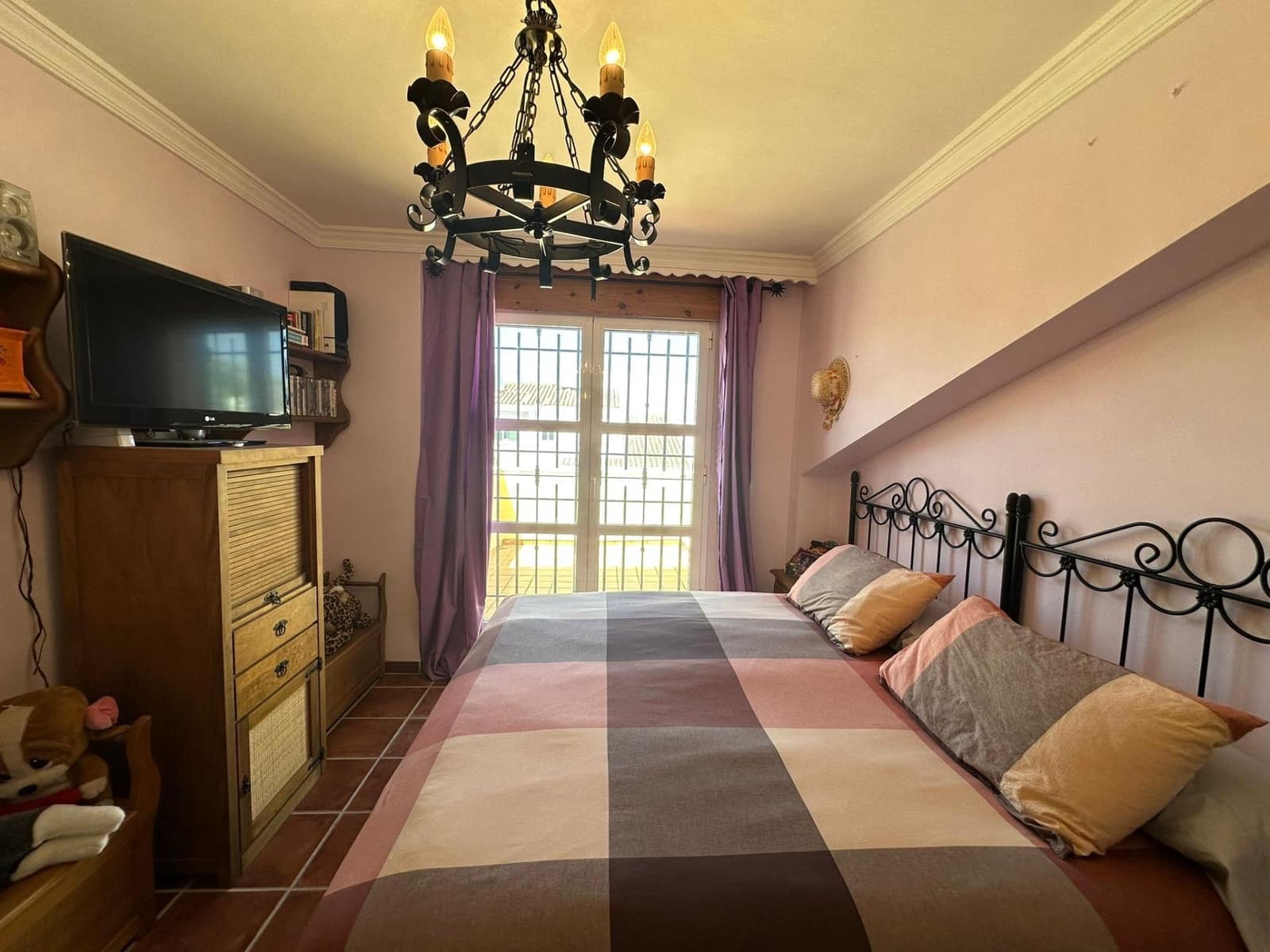 5 soveværelse Semi-Rækkehus til salg i Los Barrios - € 388.000 (Ref: 9106497)